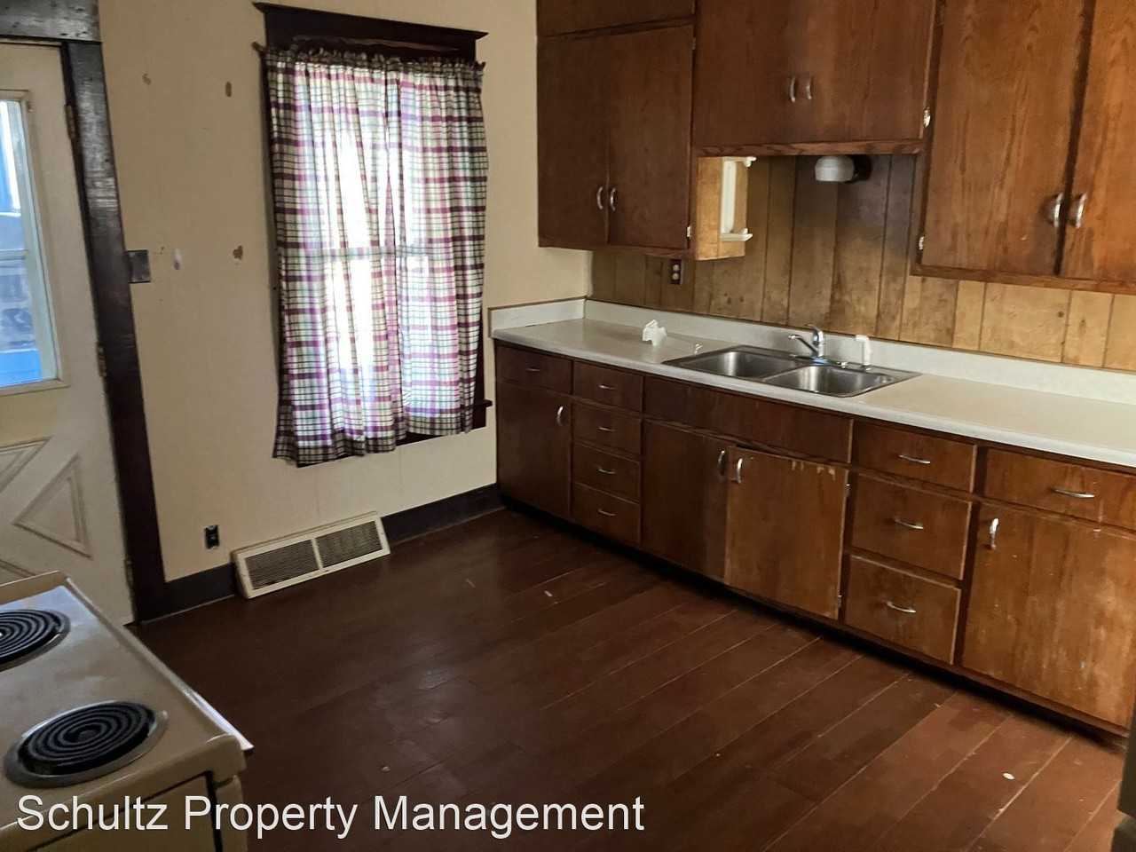 700/702 Main Street - Photo 3 of 4