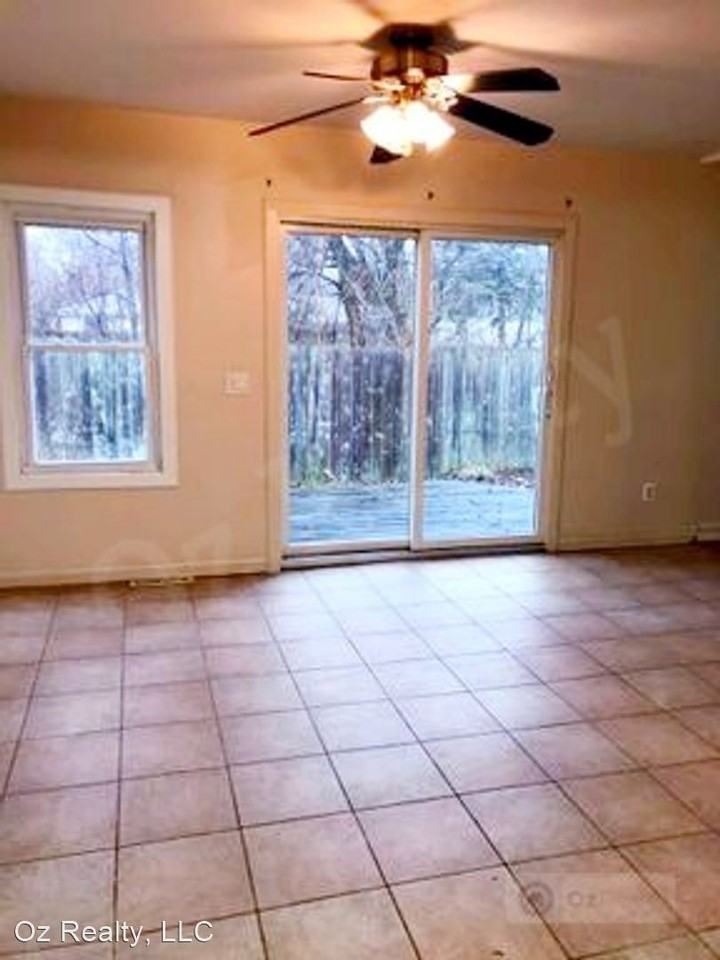 1913 Newport Ave - Photo 2 of 8