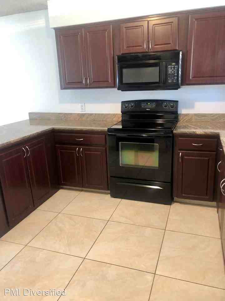 194 Smithridge Park - Photo 3 of 12