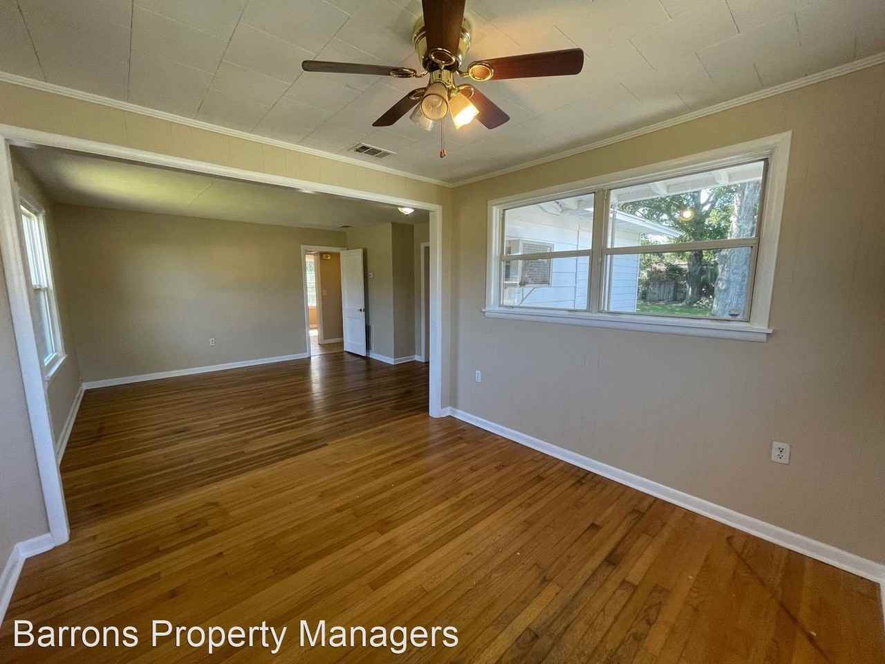 302 Hermey Ave - Photo 3 of 14