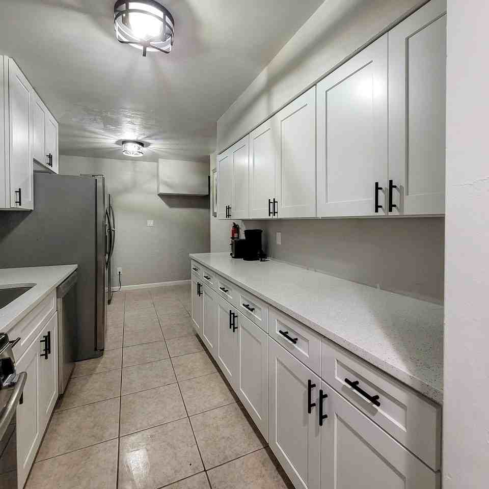 Ne 19th Pl - Photo 3 of 21