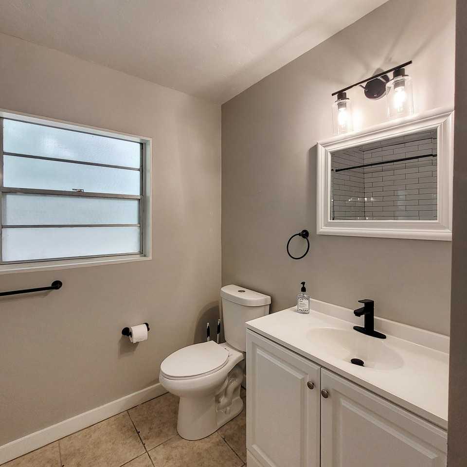 Ne 19th Pl - Photo 2 of 21