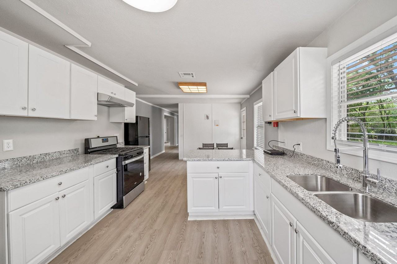 Holly Dr - Photo 7 of 16