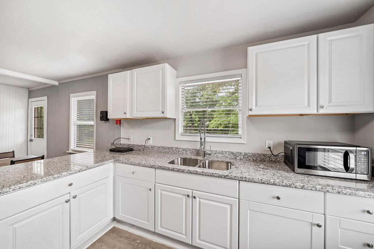 Holly Dr - Photo 5 of 16