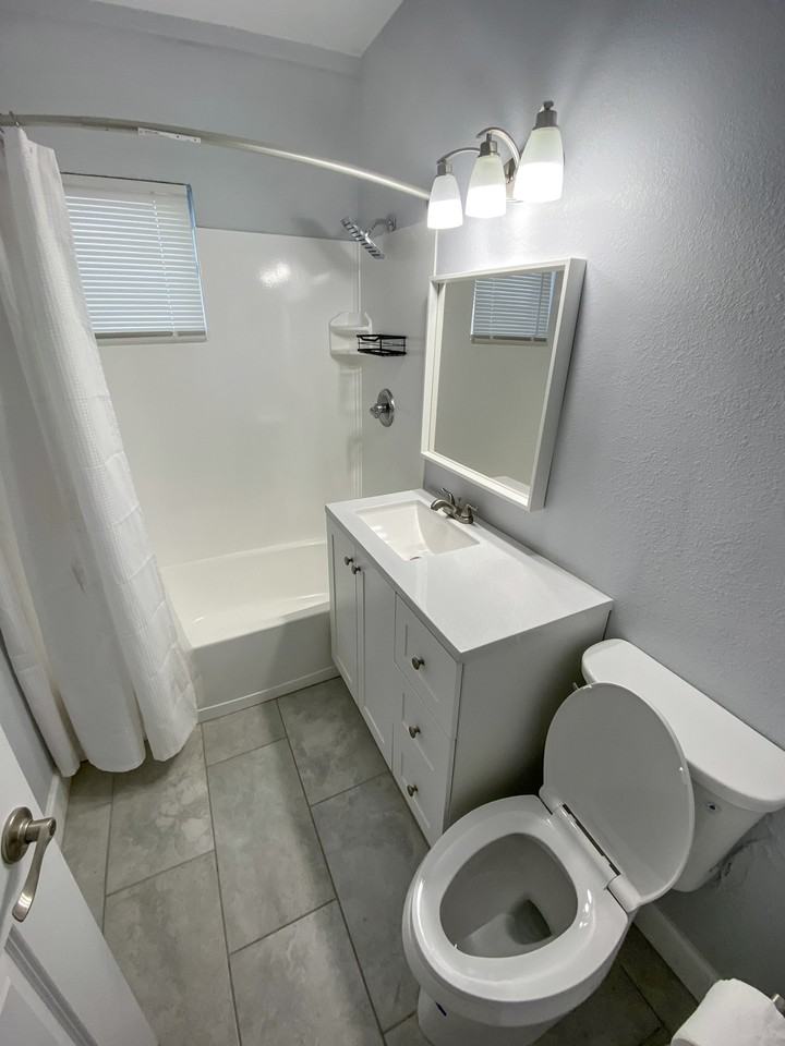 1606 East Phillips Avenue - Photo 6 of 10