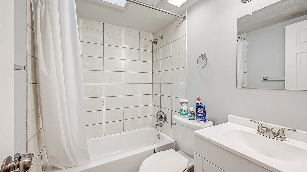 Renne Dr - Photo 3 of 7