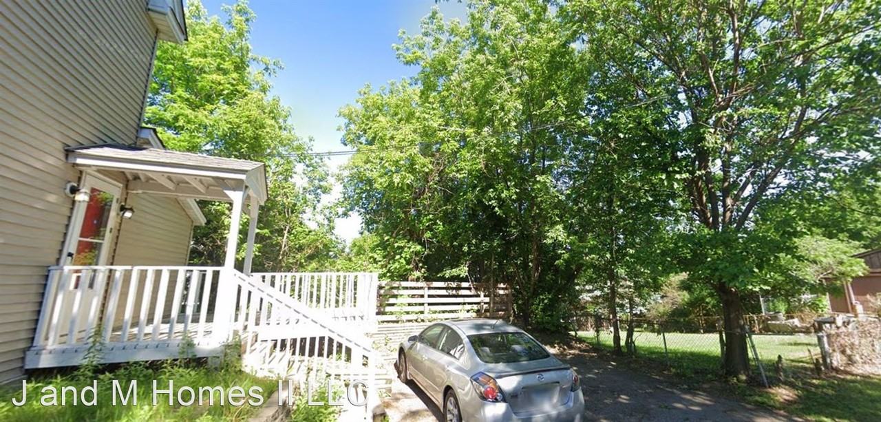 1111 28th Ave Ne - Photo 2 of 2