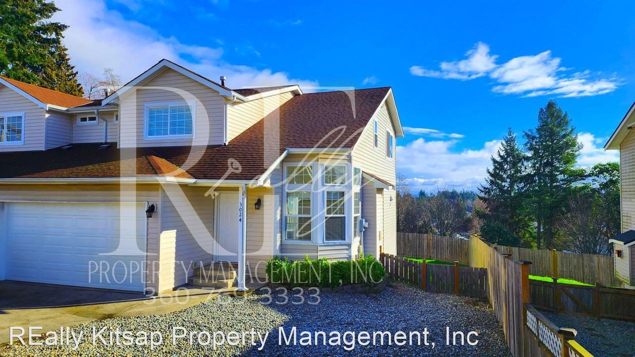 3024/3026 Olympus Dr NE Apartments in Sheridan Park, Bremerton, WA