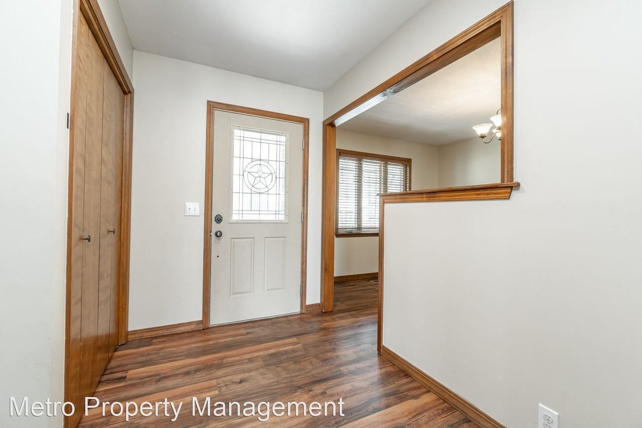 8320 Fairway Ln - Photo 2 of 29