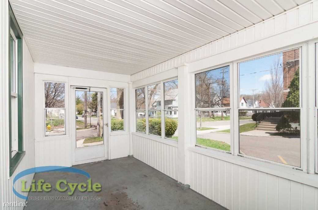 1010 Adams St Se - Photo 2 of 11