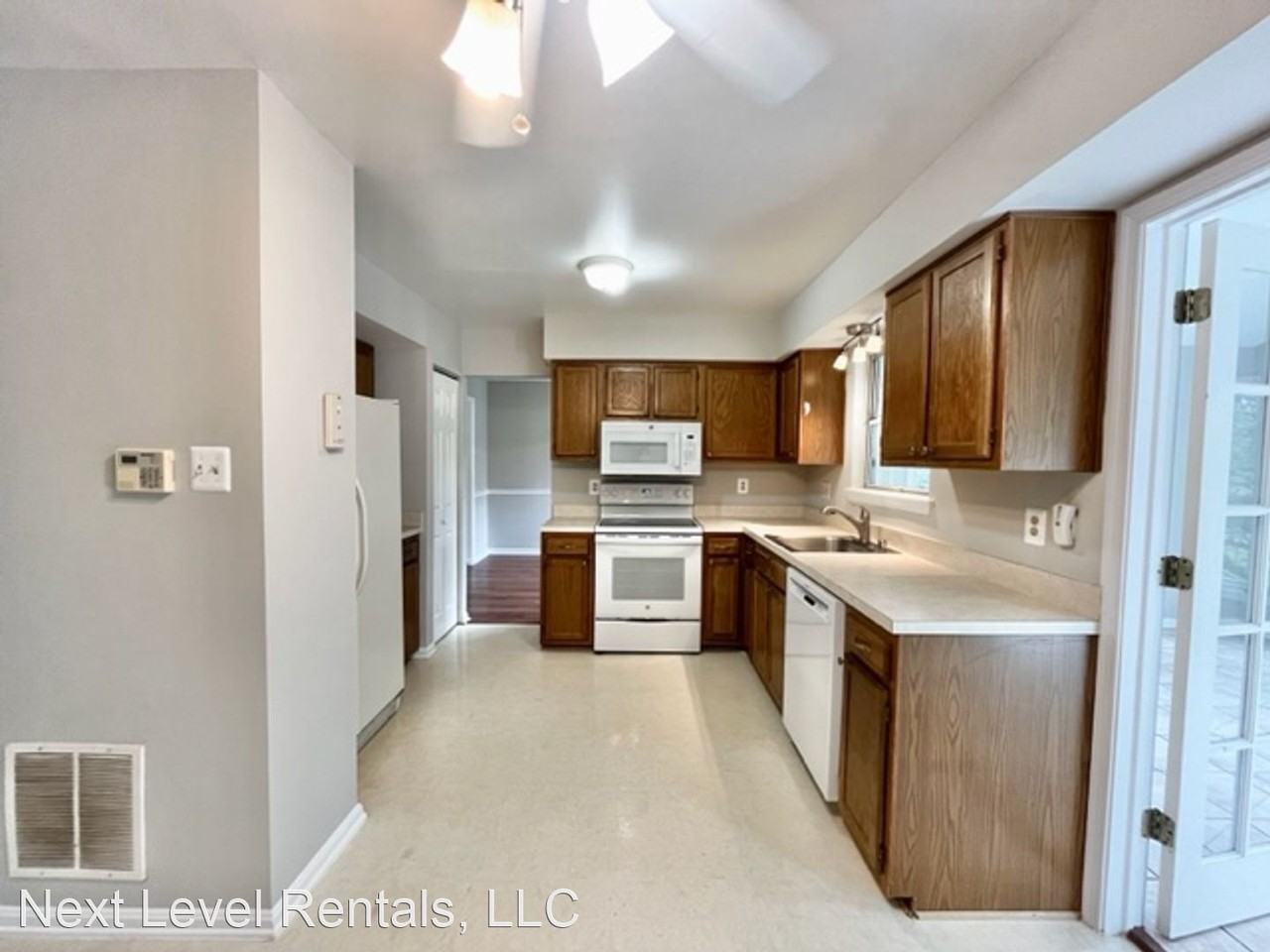 17100 Thorntondale Ct - Photo 3 of 50