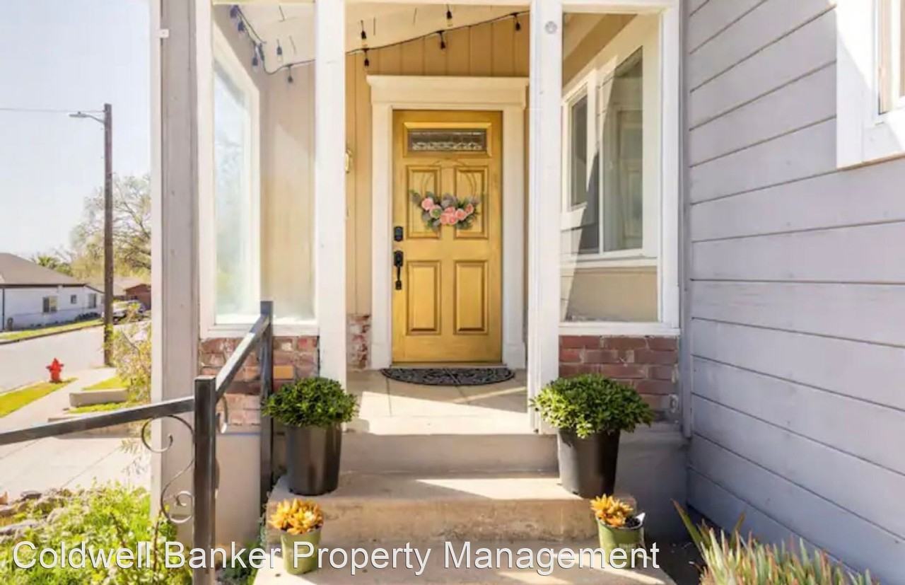 1444 Luning St - Photo 2 of 20