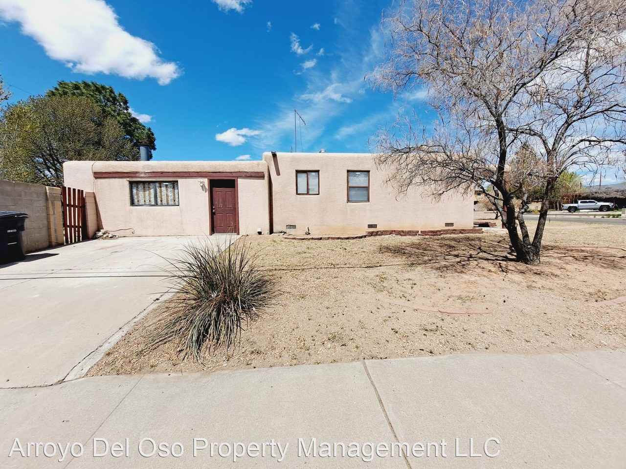 1037 Florida St Se - Photo 3 of 31