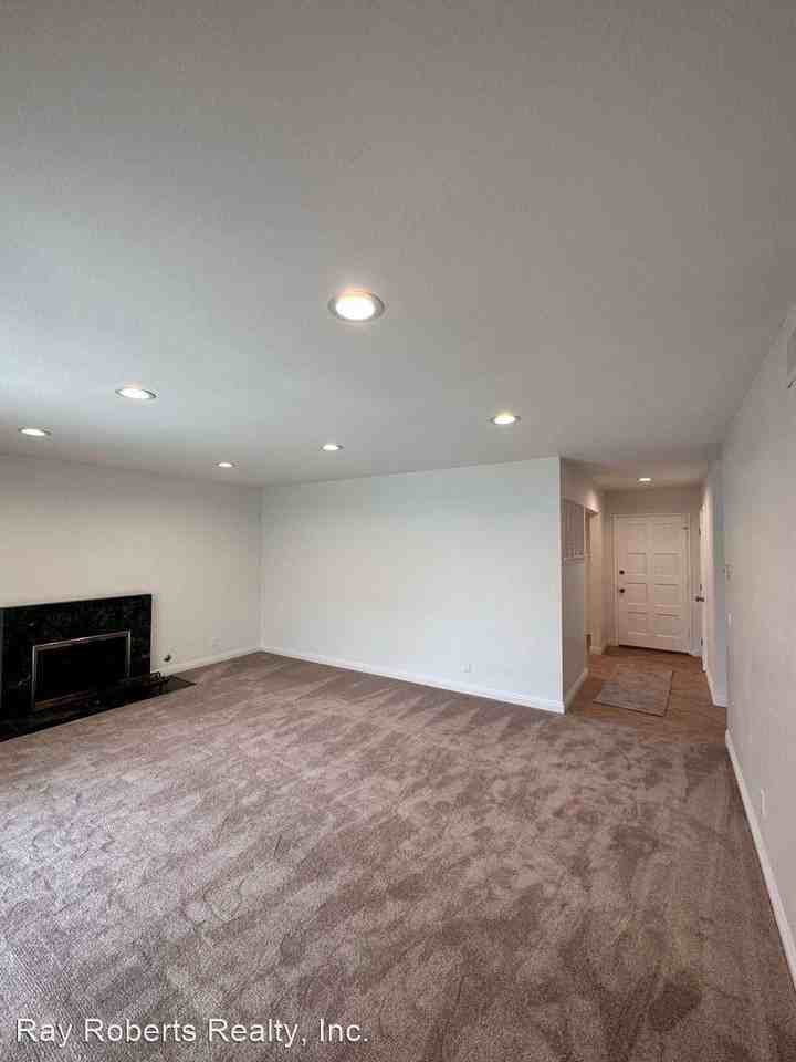 10474 Crane Cir - Photo 2 of 33