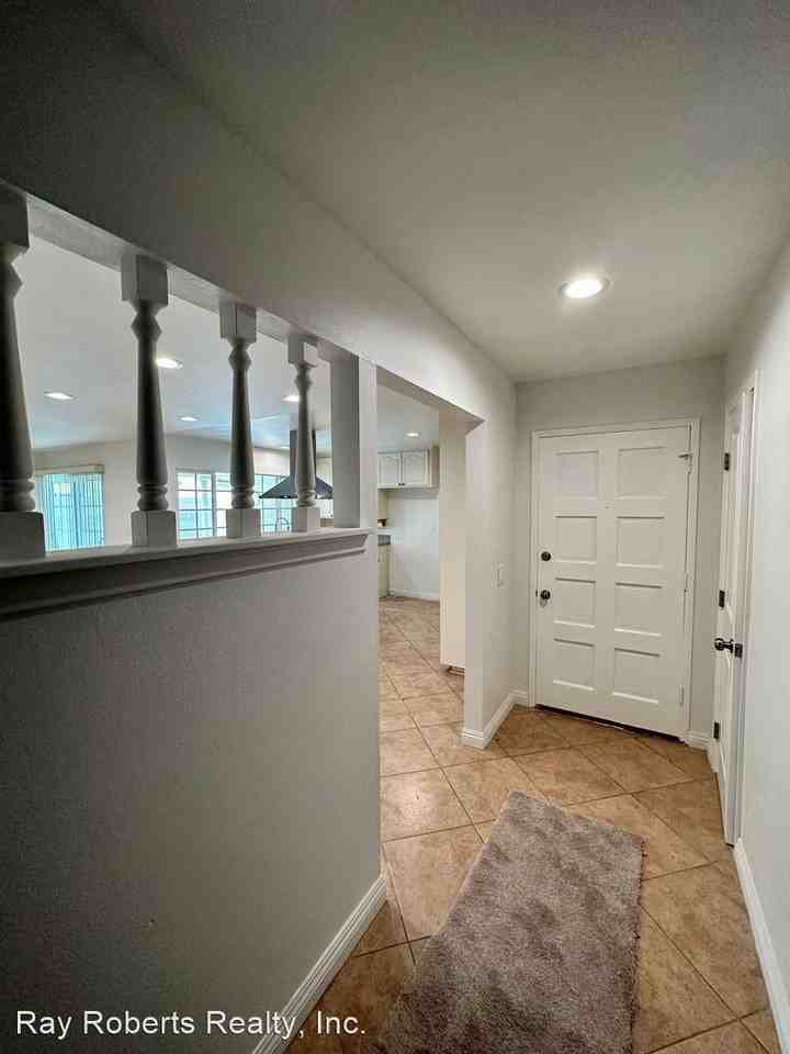 10474 Crane Cir - Photo 3 of 33