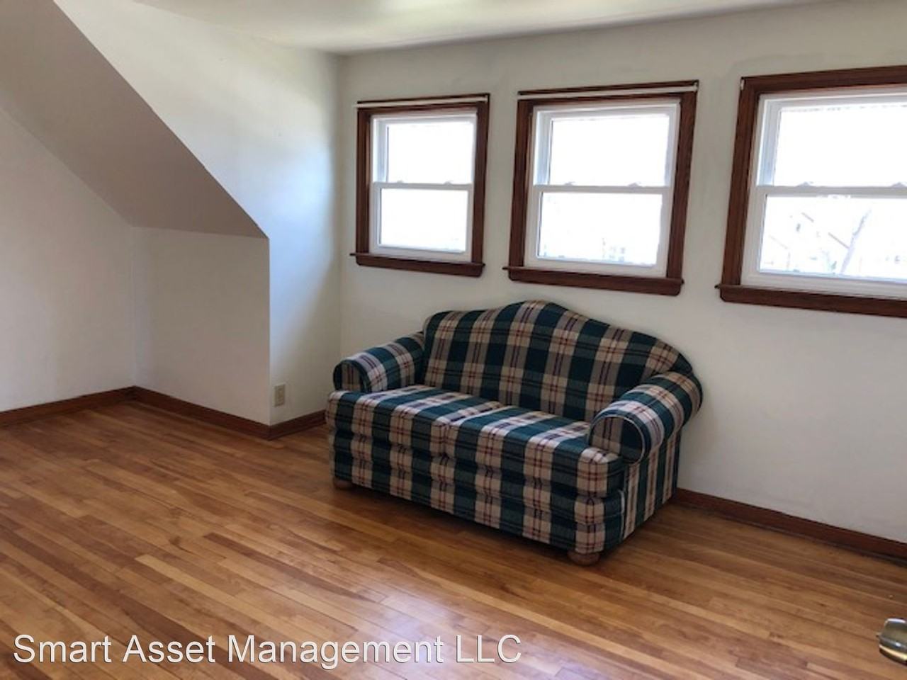 3137 N 87th St Uppr - Photo 2 of 20
