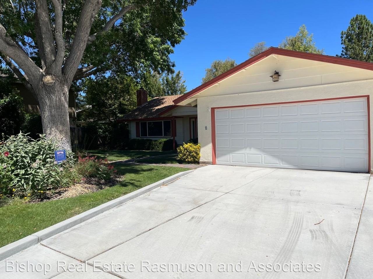 2733 Underwood Ln - Photo 2 of 37