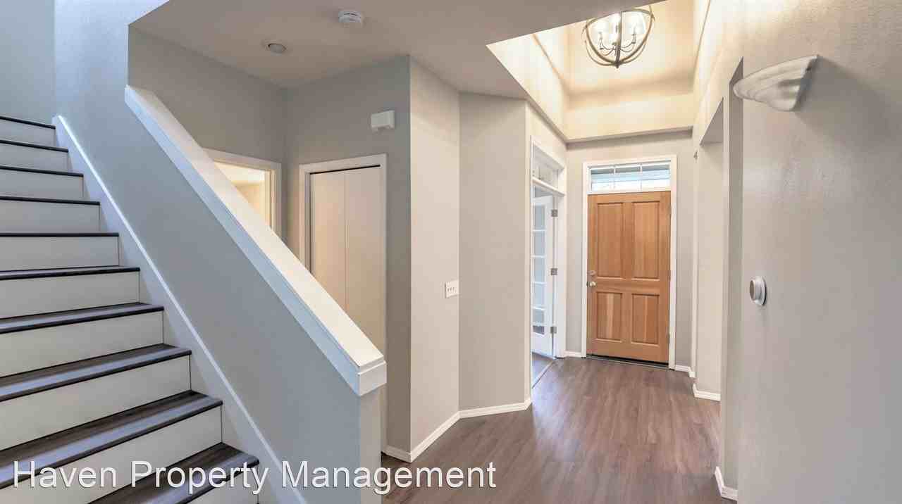 7414 Douglas Ave Se - Photo 2 of 18