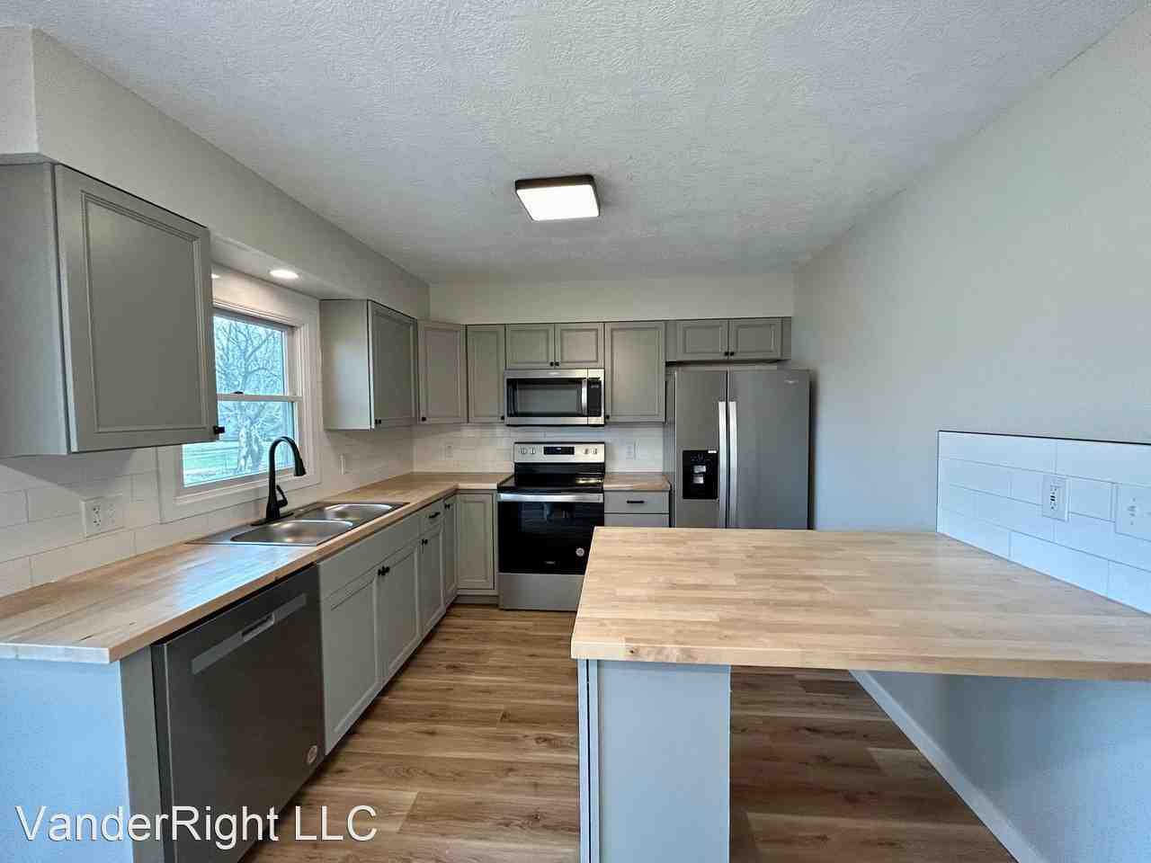 6608 W 47th St - Photo 2 of 29