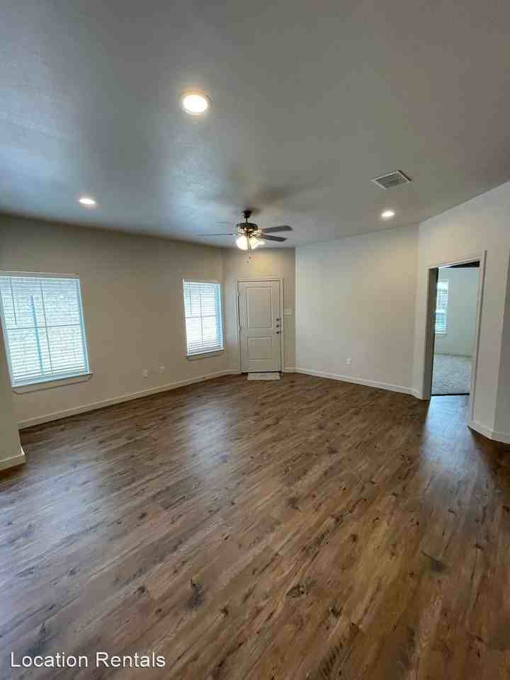 2541 134th St - Photo 3 of 10