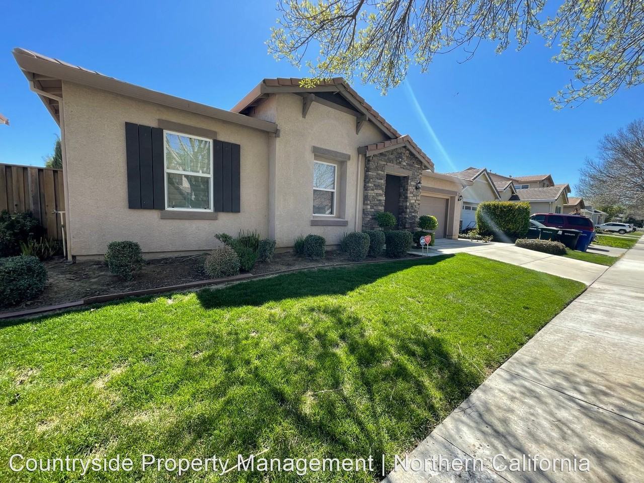 1342 Daisy Dr - Photo 3 of 35