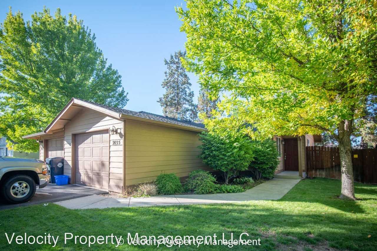 2023/ 2025 Elm Ave. Apartments in Redmond, OR 97756 Zumper