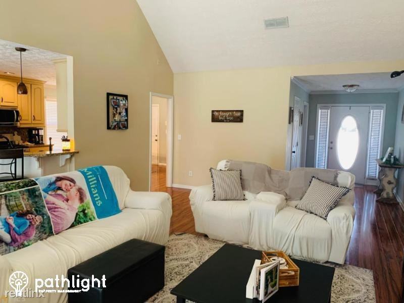 915 Chapel Hill Dr - Photo 2 of 19