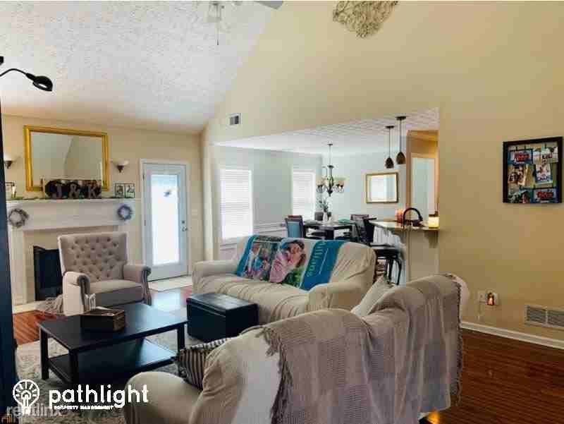 915 Chapel Hill Dr - Photo 3 of 19