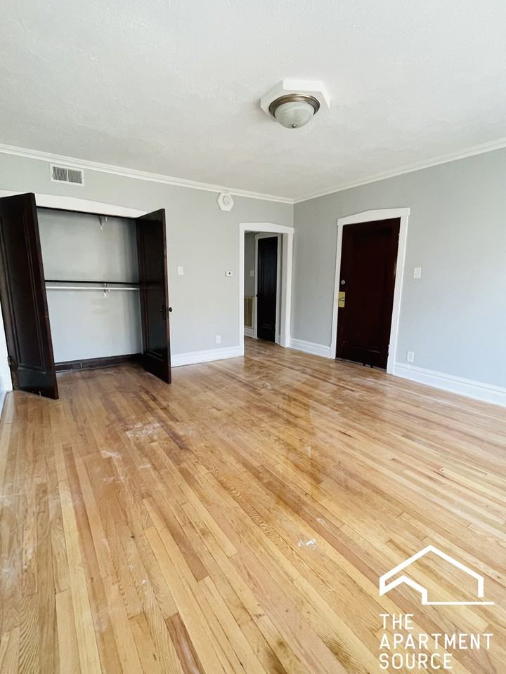 5105 W 21st St #14 - Photo 4 of 7
