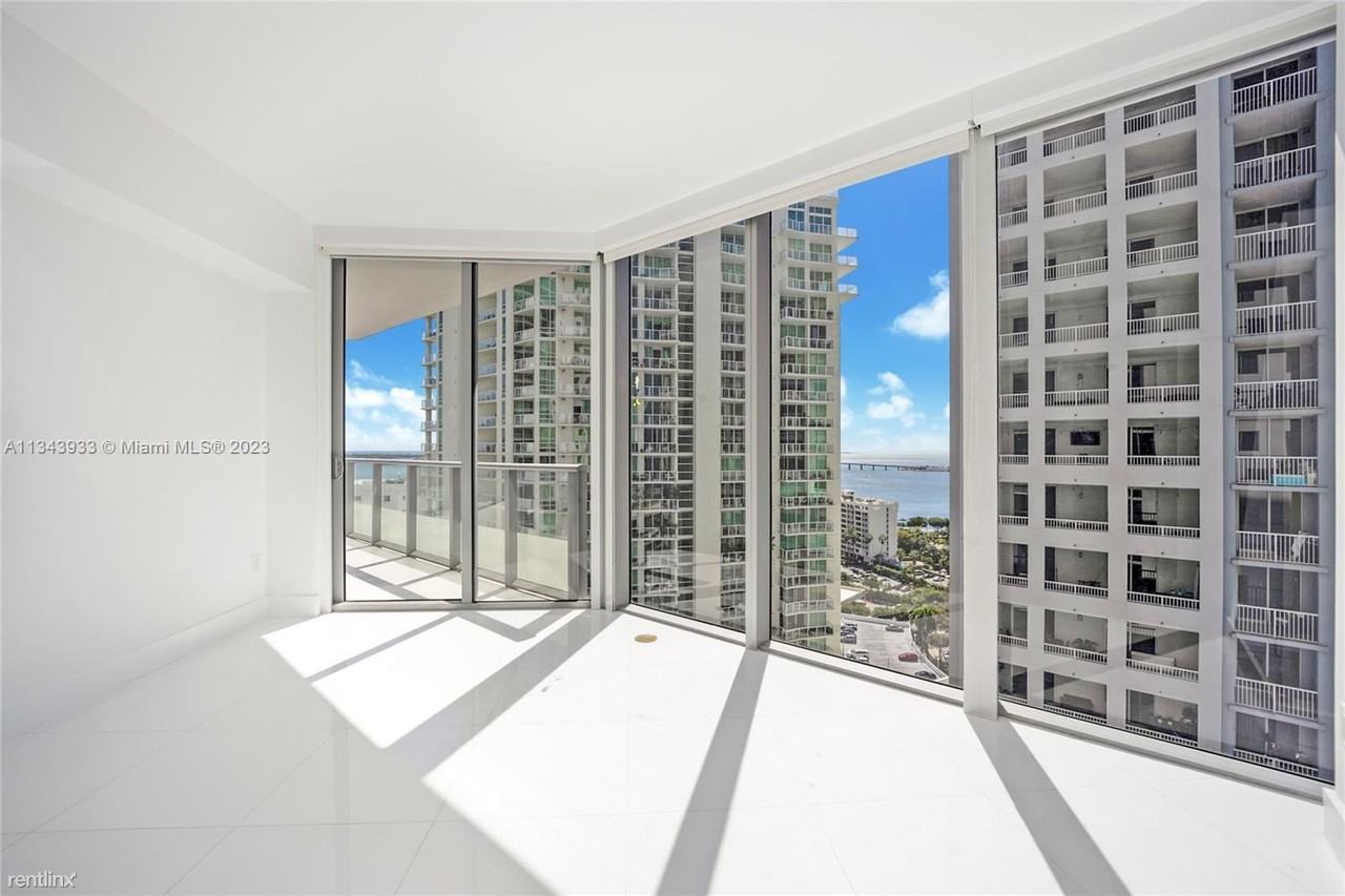 1300 Brickell Bay Dr - Photo 3 of 18