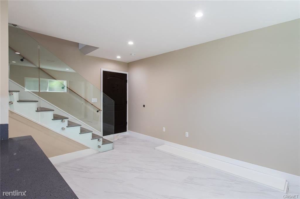 5636 Farralone Ave - Photo 2 of 11