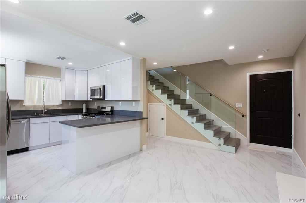 5636 Farralone Ave - Photo 3 of 11