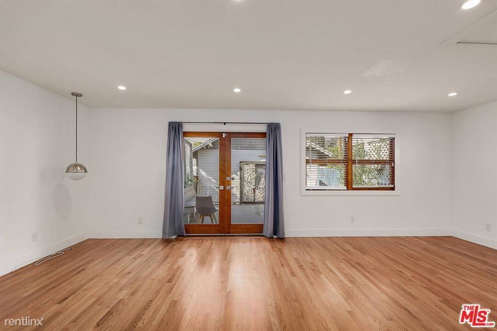 1453 Hepner Ave - Photo 3 of 10