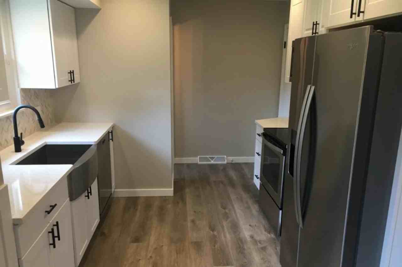 12476 Linden Rd - Photo 2 of 28