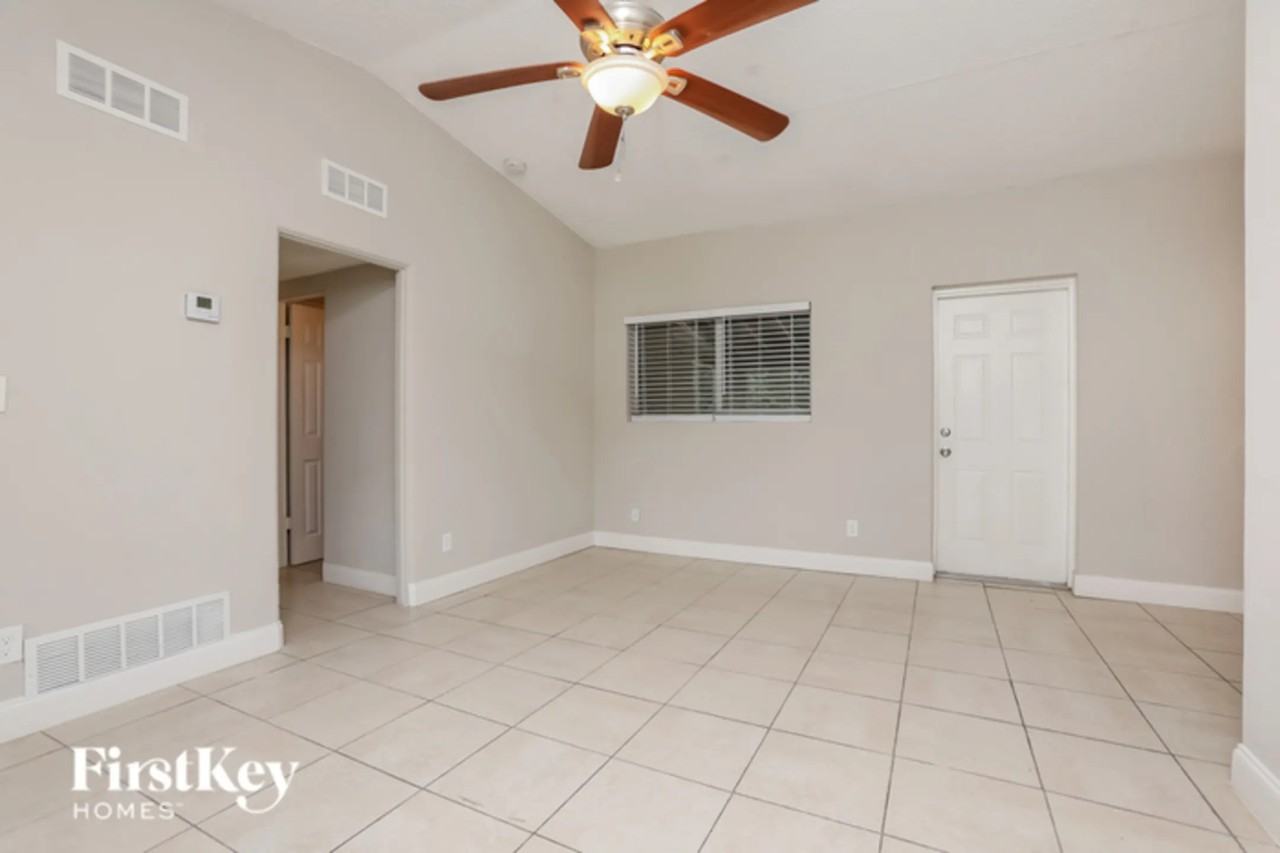 305 Hope Cir - Photo 2 of 12