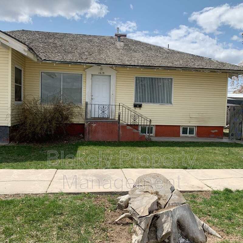 1619 4th St S - Photo 3 of 11