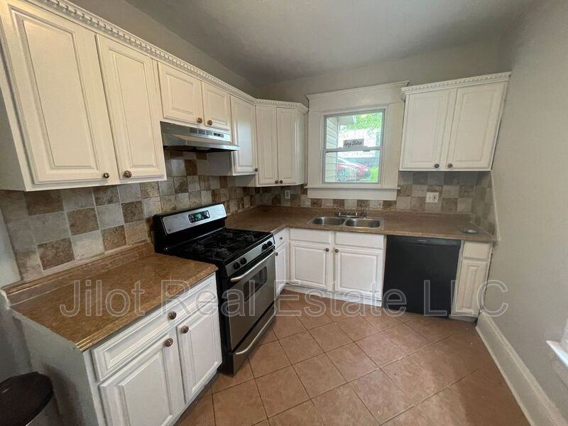 1082 Center St Nw #A - Photo 2 of 11