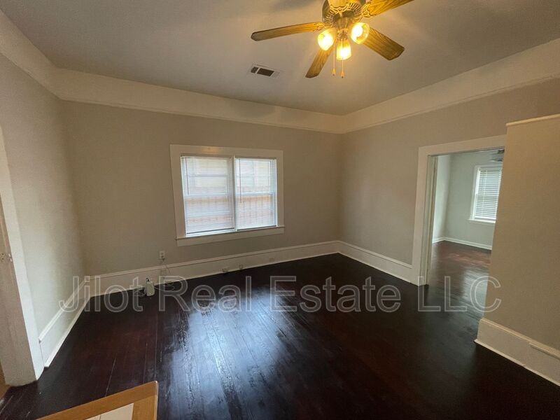 1082 Center St Nw #A - Photo 4 of 11