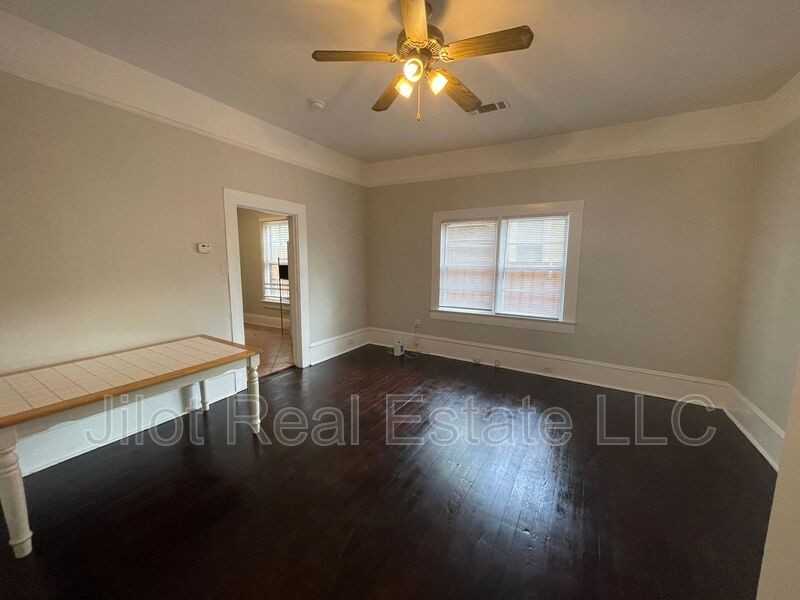 1082 Center St Nw #A - Photo 5 of 11