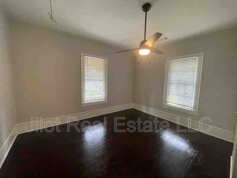 1082 Center St Nw #A - Photo 6 of 11