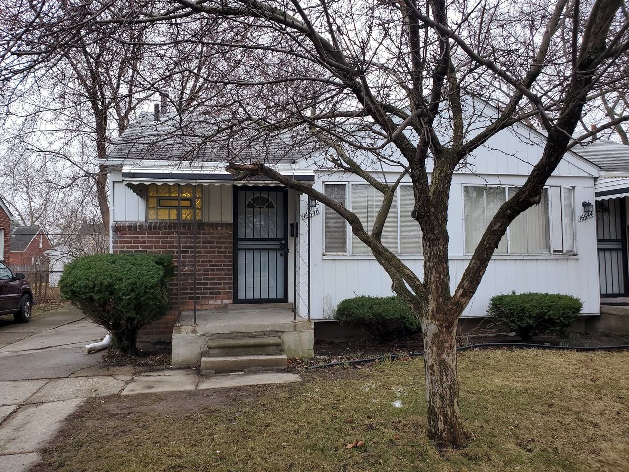 16648 Emily St - Photo 3 of 7