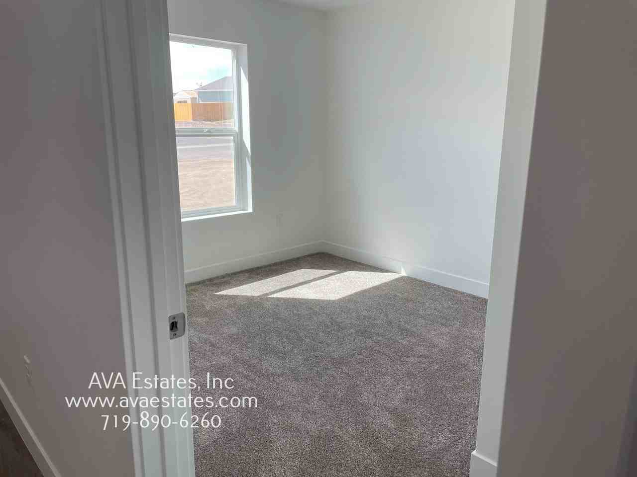 1405 Rivers Run Ave - Photo 3 of 17