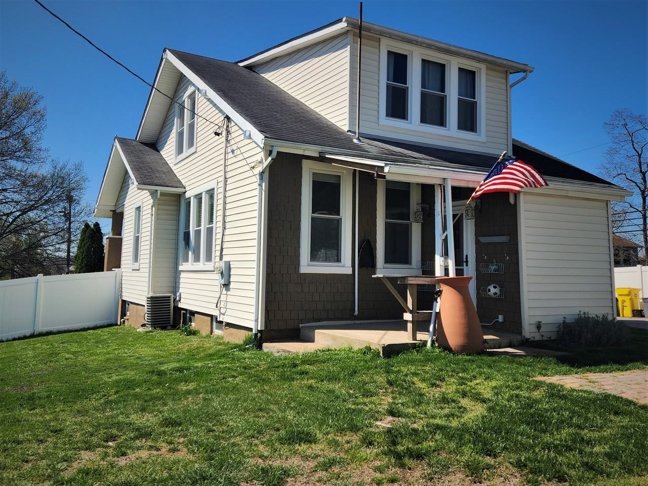 114 Ferndale Rd - Photo 2 of 28