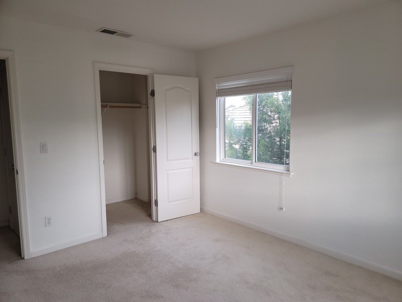 1439 Hunter Creek Dr #NA - Photo 2 of 5