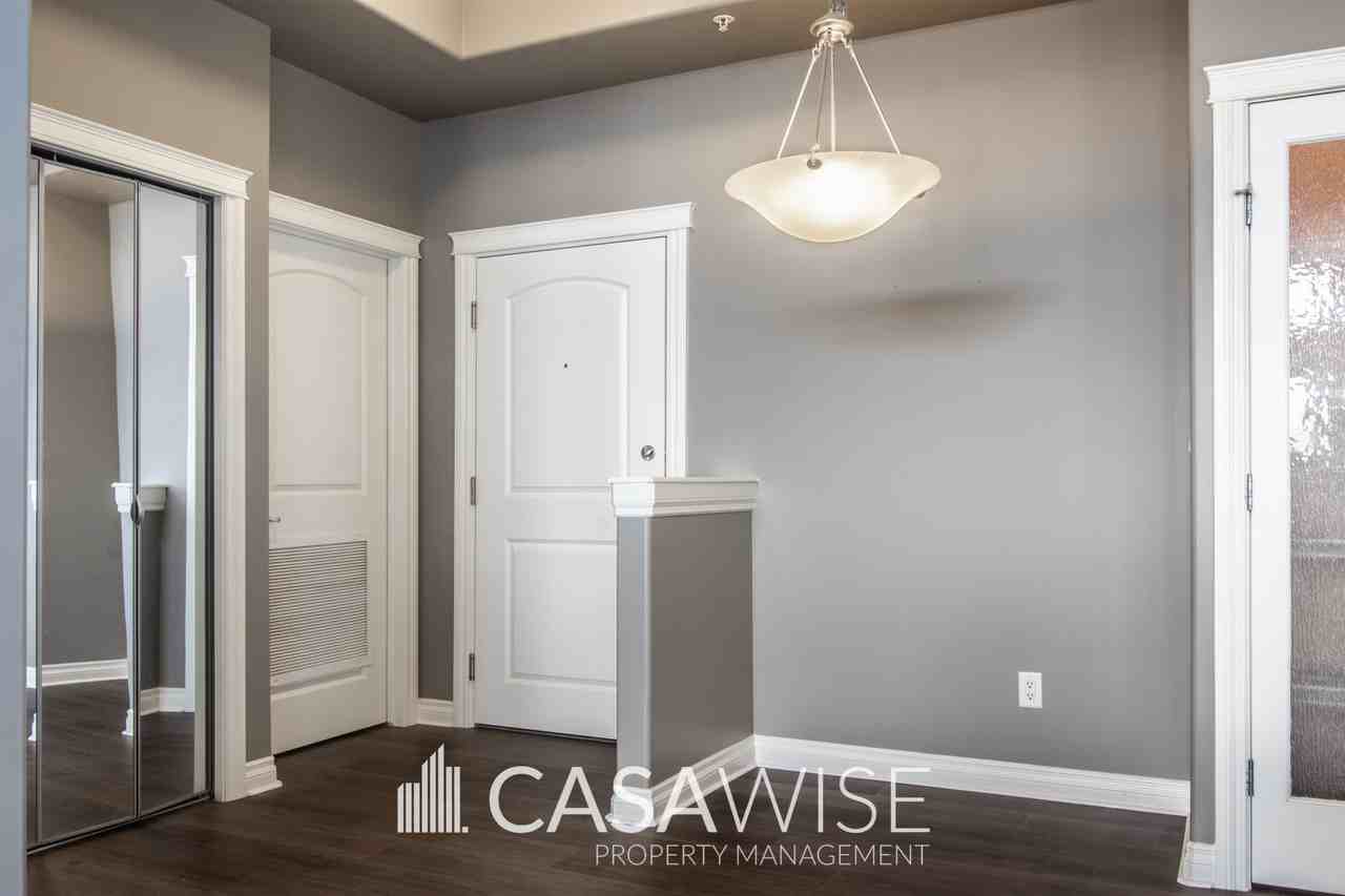 10121 Scona Gardens - Photo 3 of 18