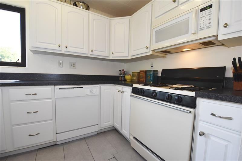 187 Morrison Dr #32 - Photo 2 of 24