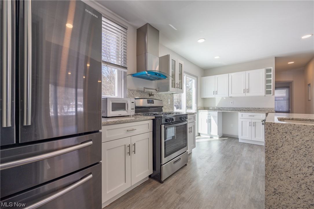 4880 Lander Rd - Photo 3 of 28