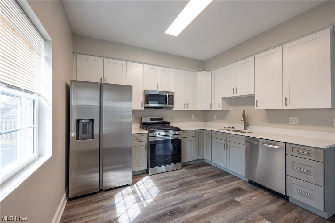 1716 Robindale St - Photo 2 of 20