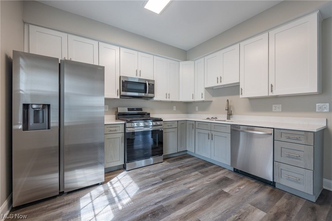 1716 Robindale St - Photo 3 of 20