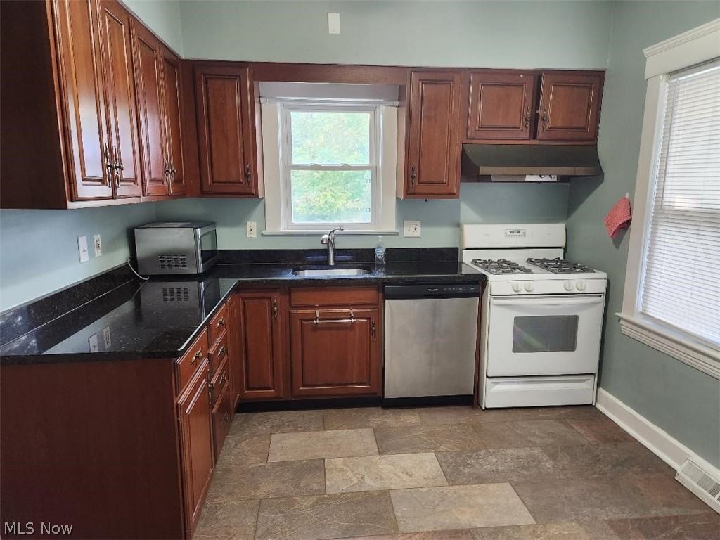3842 Parkdale Rd - Photo 3 of 12